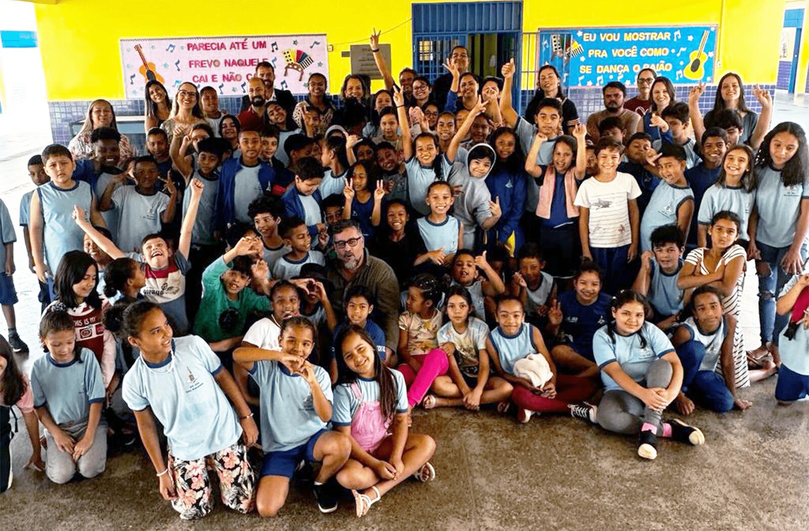 Alunos de escola pública em ação pedagógica com o IRES
