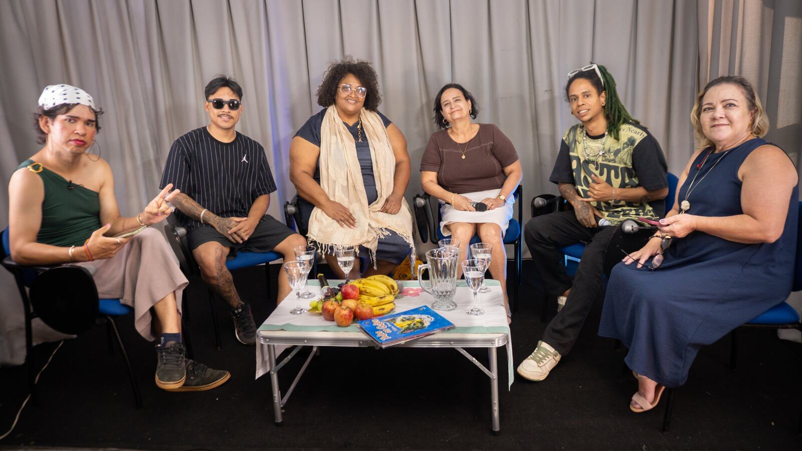 Gravação de programa em estúdio com convidados